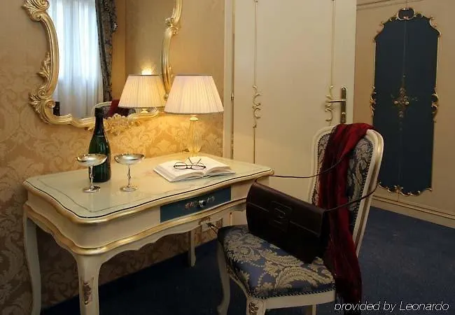 Hotel Becher Venice 3*,