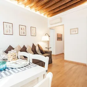 Casa Claudia Ai Frari Italy
