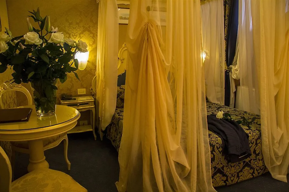 Hotel Becher Venice 3*,