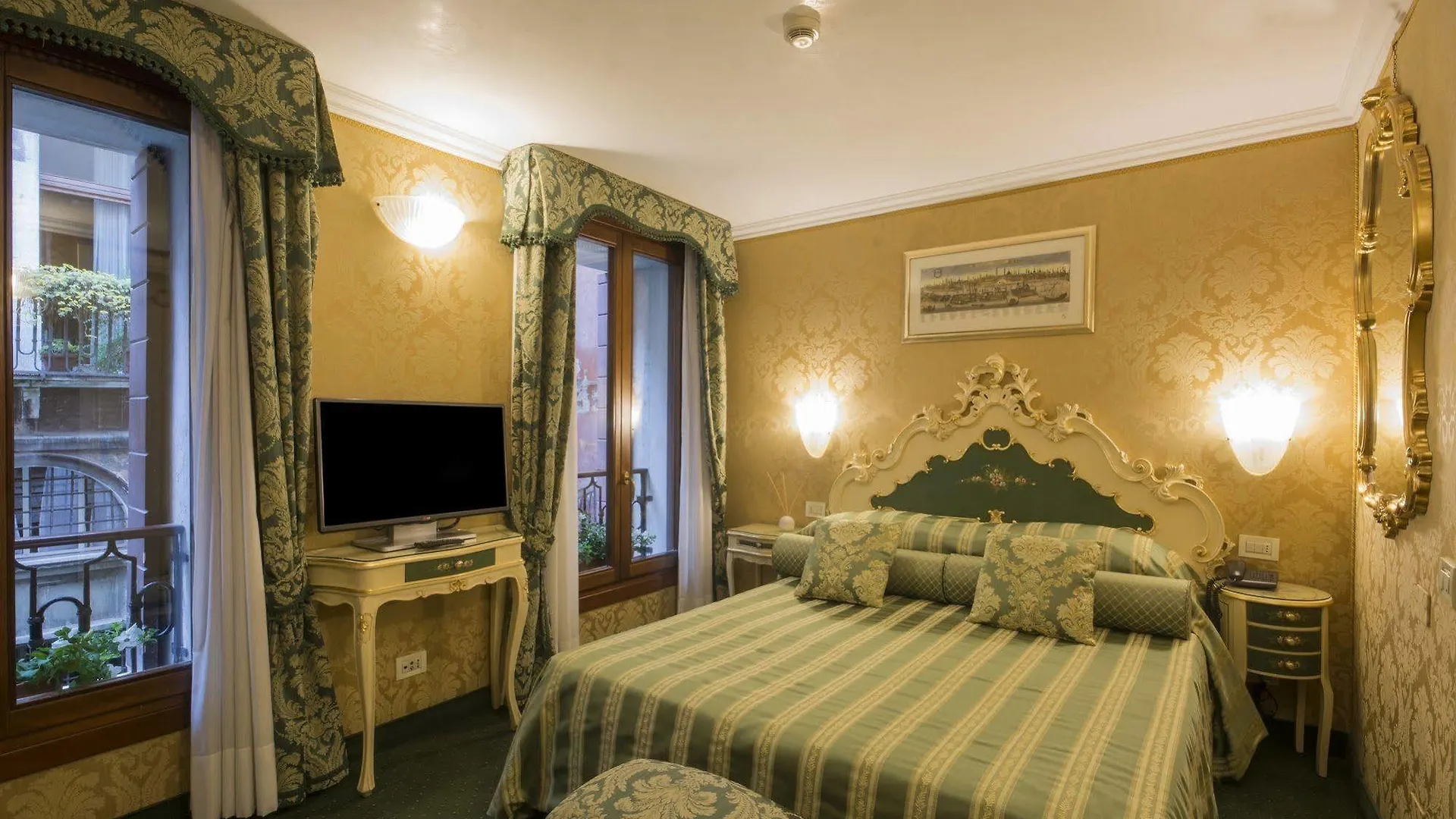 Hotel Becher Venice 3*,
